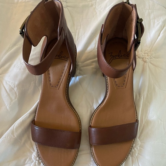 Sandals - Picture 3 of 3